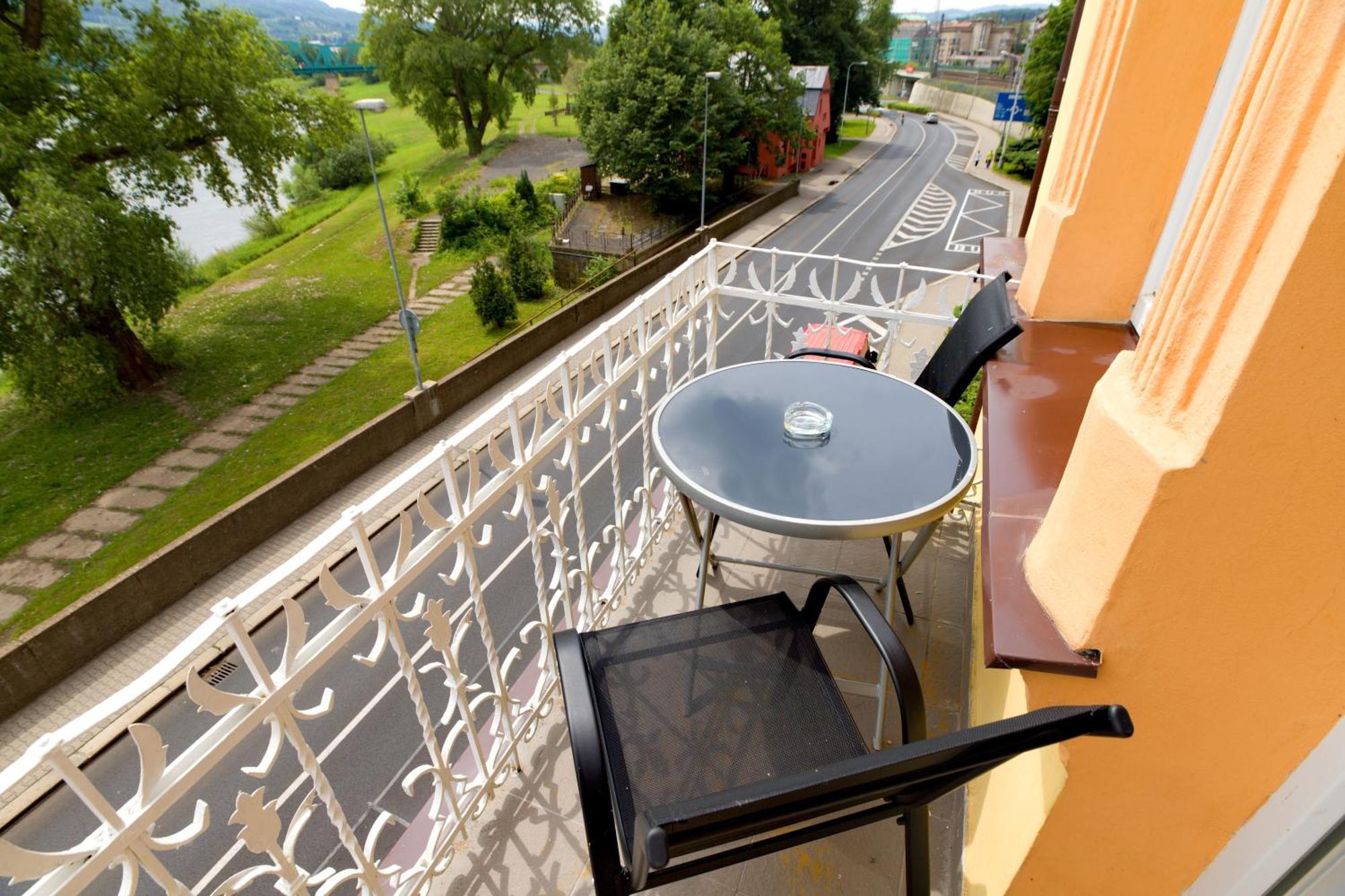 Apartmany Дечин Экстерьер фото